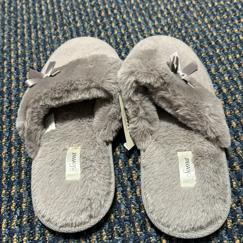 Amazingly soft Soma slippers in grey. Size M (7/8). NWT - Picture 3 of 5